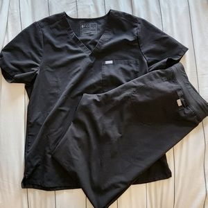 FIGS XL black scrub set